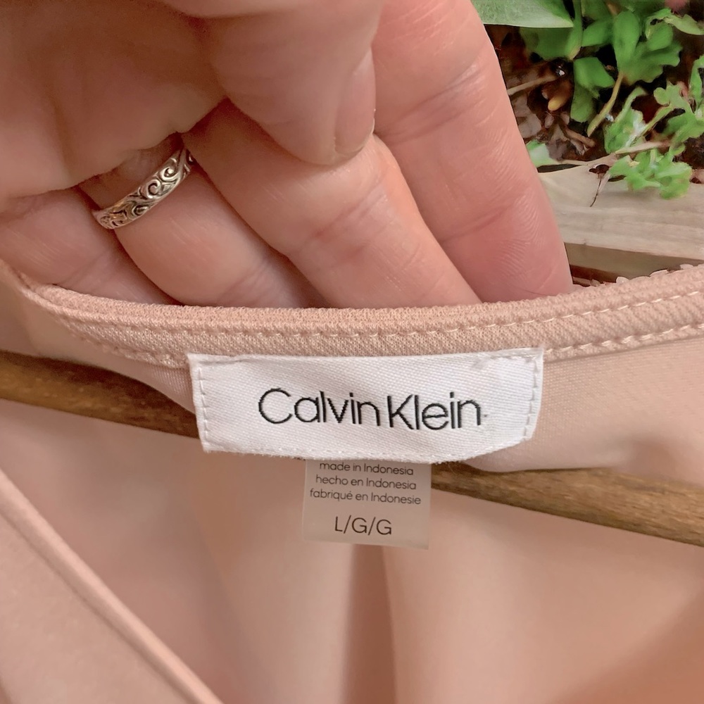 Women’s Calvin Klein shirt - Picture 3 of 3